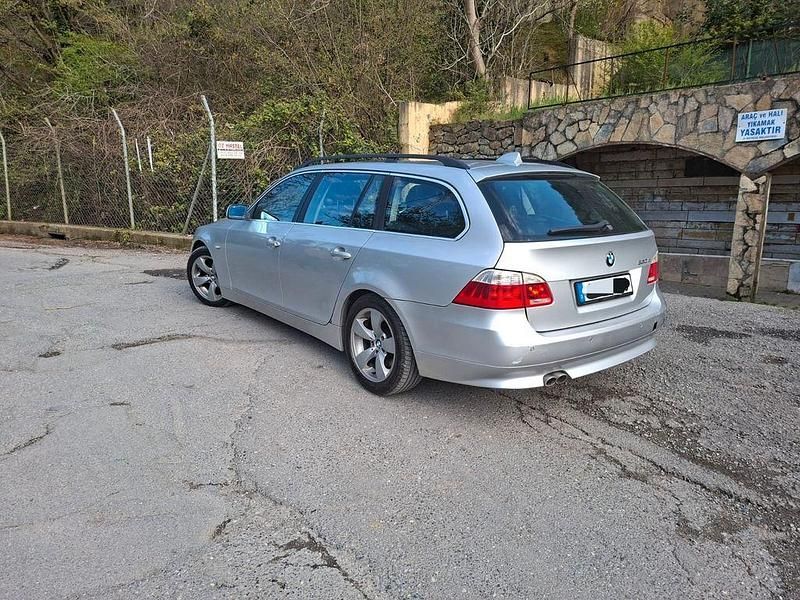Gebraucht BMW 530 231 PS (169 kW) 2007 Silber Kombi