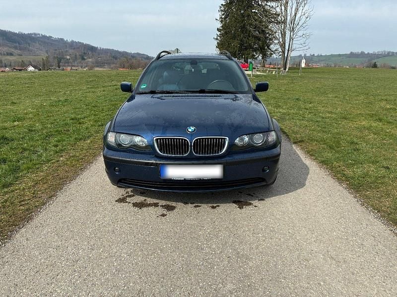 Gebraucht BMW 320 170 PS (125 kW) 2004 Blau Kombi
