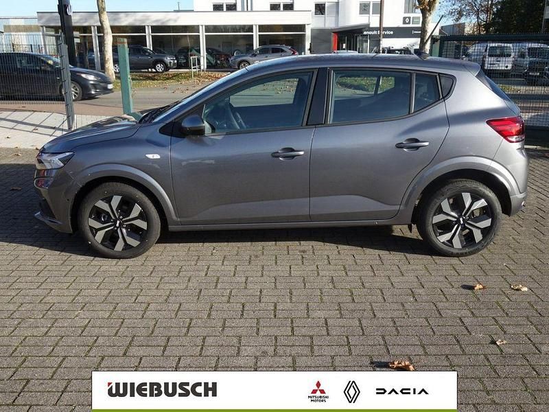 Neu Dacia Sandero Expression 91 PS (66 kW) 2025 Zedergrün Kleinwagen
