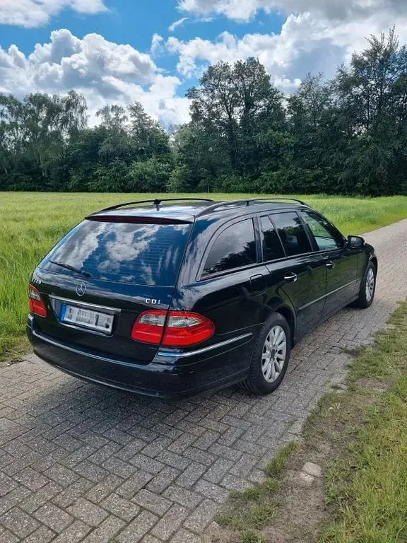 Gebraucht Mercedes E220 Elegance 170 PS (125 kW) 2008 Schwarz Limousine