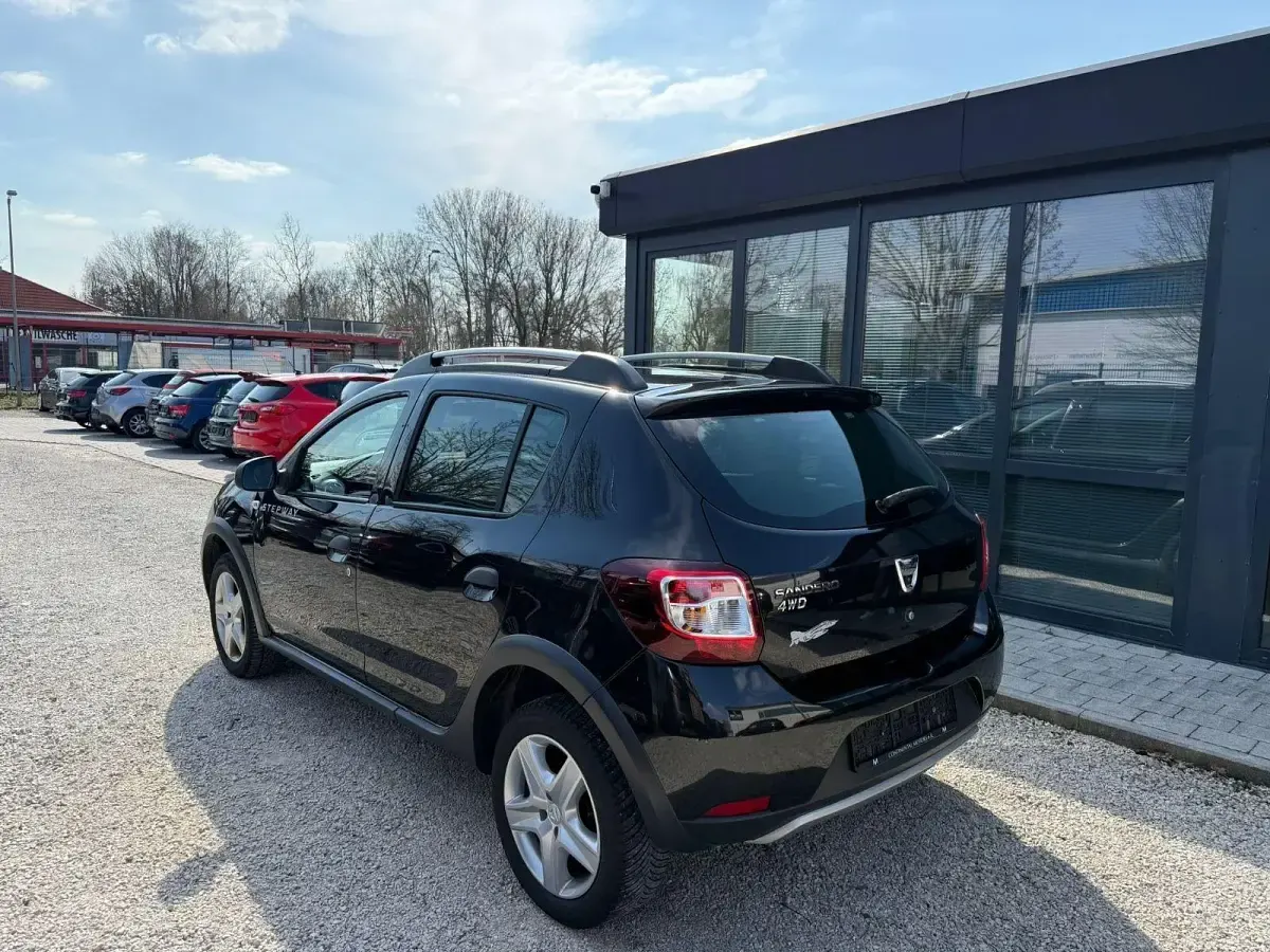 Gebraucht Dacia Sandero Prestige 90 PS (66 kW) 2014 Schwarz Limousine