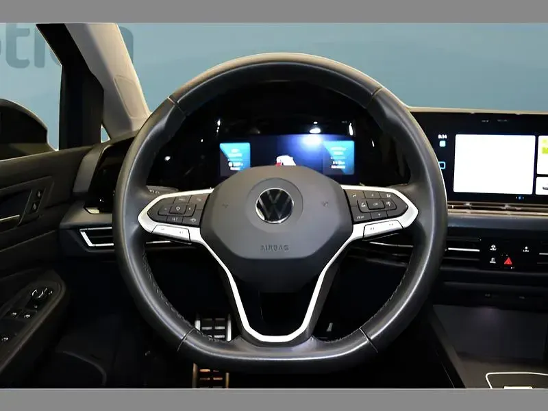 Gebraucht VW Golf VIII 131 PS (96 kW) 2021 Blau Kleinwagen