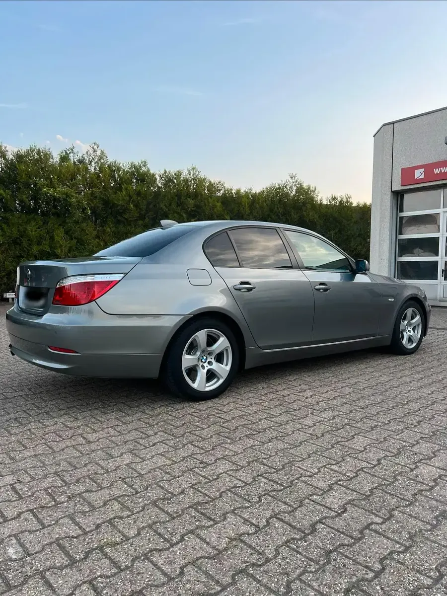 Gebraucht BMW 525 218 PS (160 kW) 2008 Grau Limousine