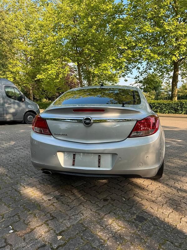 Gebraucht Opel Insignia 140 PS (102 kW) 2009 Silber Limousine