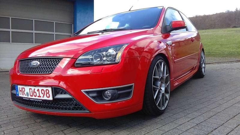 Gebraucht Ford Focus ST 226 PS (166 kW) 2008 Coloradorot Kleinwagen