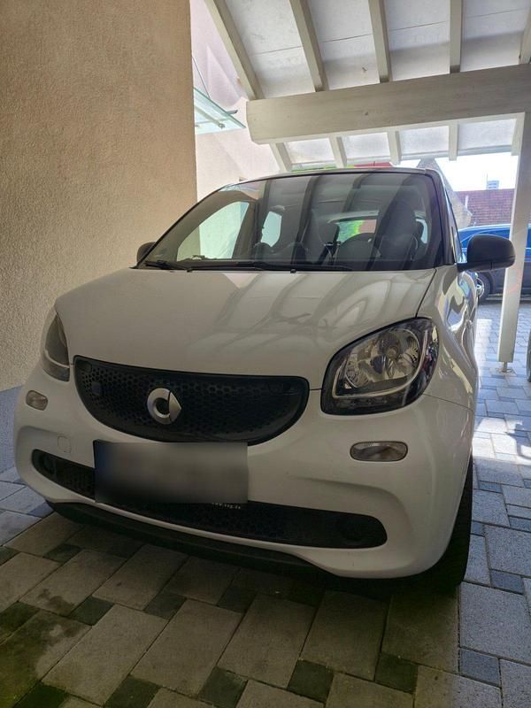 Weiß Gebraucht 2018 Smart ForFour Electric Drive Passion Kleinwagen | 8.000 € (Fairer Preis) - Bild 1/4