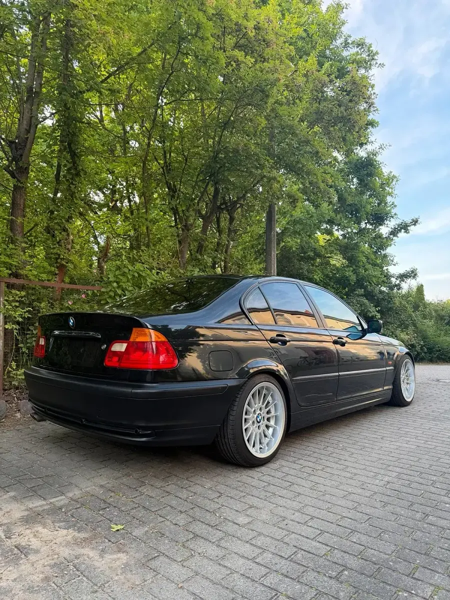 Gebraucht BMW 328 Basis 193 PS (141 kW) 1998 Schwarz Limousine