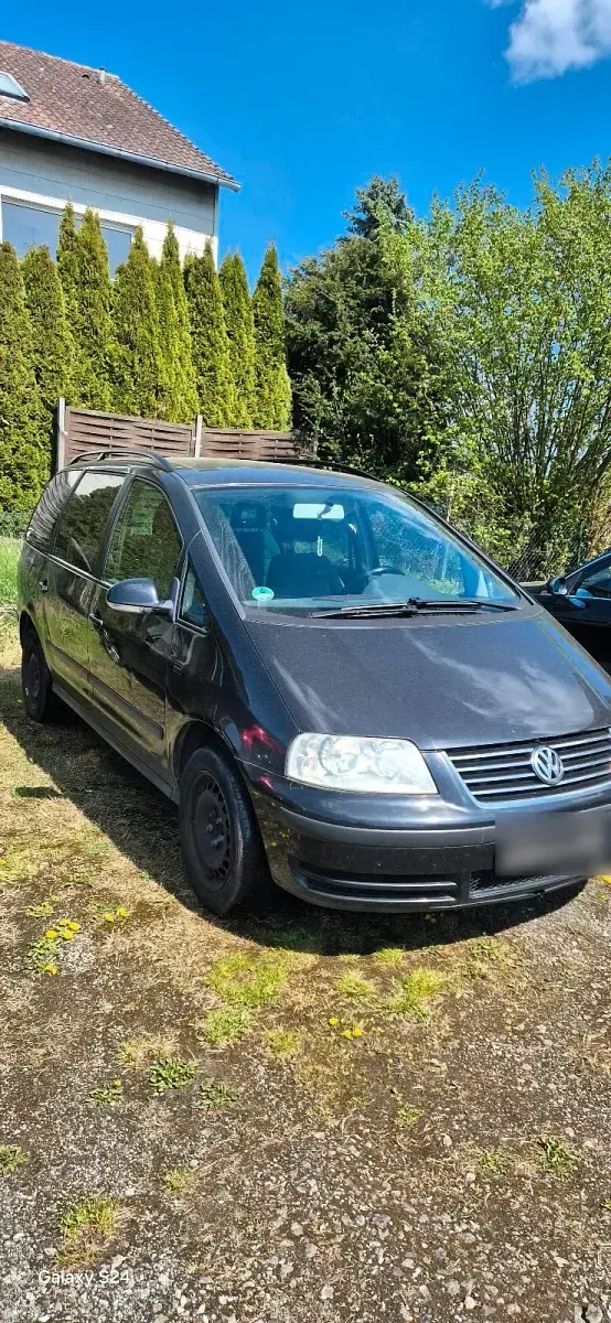 Second-hand VW Sharan 115 CP (84 kW) 2004 Negru Monovolum