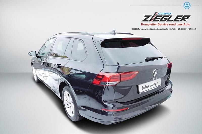 Gebraucht VW Golf VIII Comfortline 116 PS (85 kW) 2022 Deep black perleffekt (metallic) Kombi