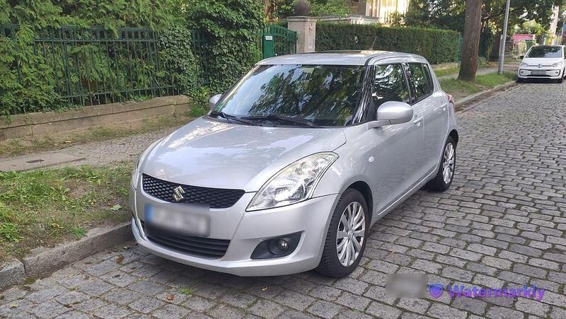 Silber Gebraucht 2011 Suzuki Swift Comfort Limousine | 5.555 € (Fairer Preis) - Bild 1/4
