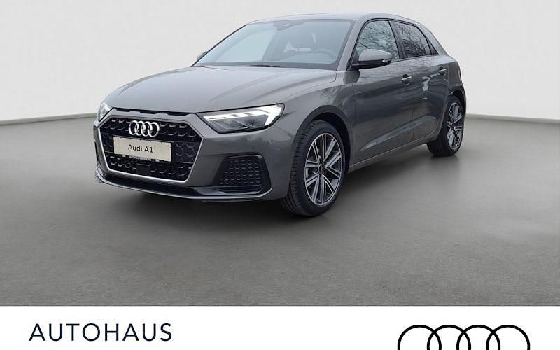 Grau Neu 2026 Audi A1 Sportback Advanced Kleinwagen | 37.990 € - Bild 1/4