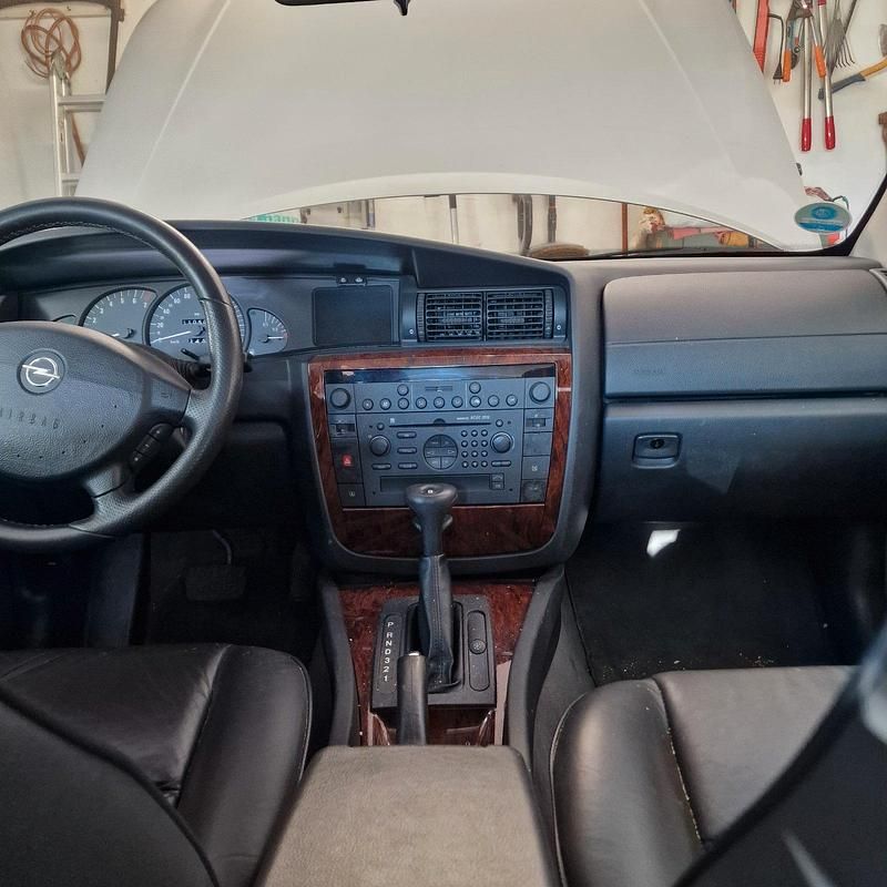 Gebraucht Opel Omega Edition 179 PS (131 kW) 2001 Silber Kombi