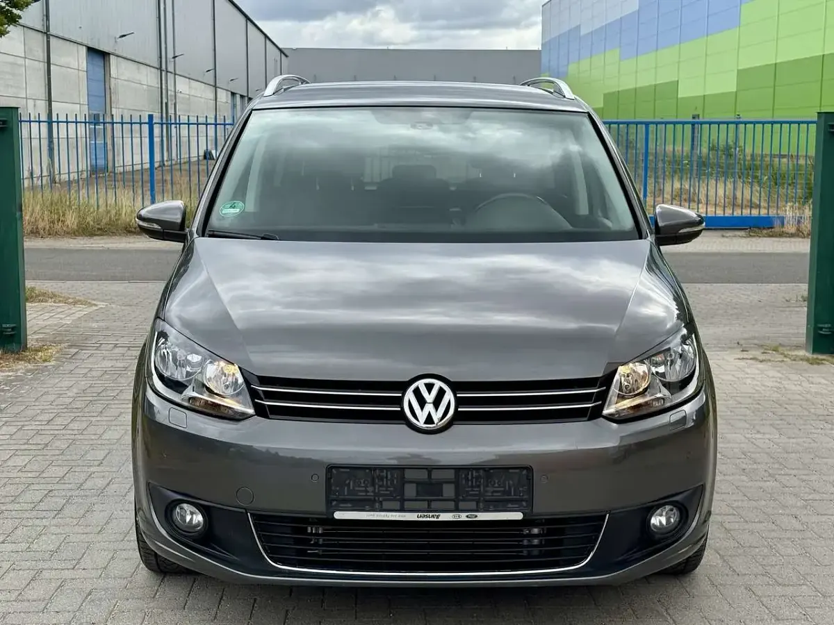 Gebraucht VW Touran Cup 140 PS (102 kW) 2015 Pepper grey metallic Van / Kleinbus