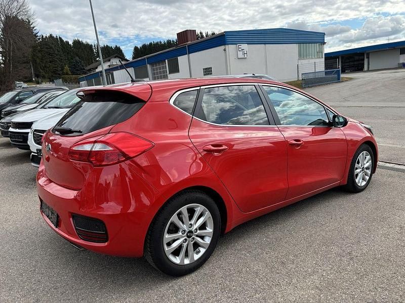 Gebraucht Kia Ceed 135 PS (99 kW) 2016 Rot Kleinwagen