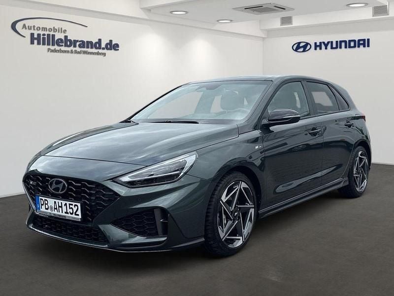 Cypress green / mic Gebraucht 2025 Hyundai i30 N Line Limousine | 26.990 € (Fairer Preis) - Bild 1/4