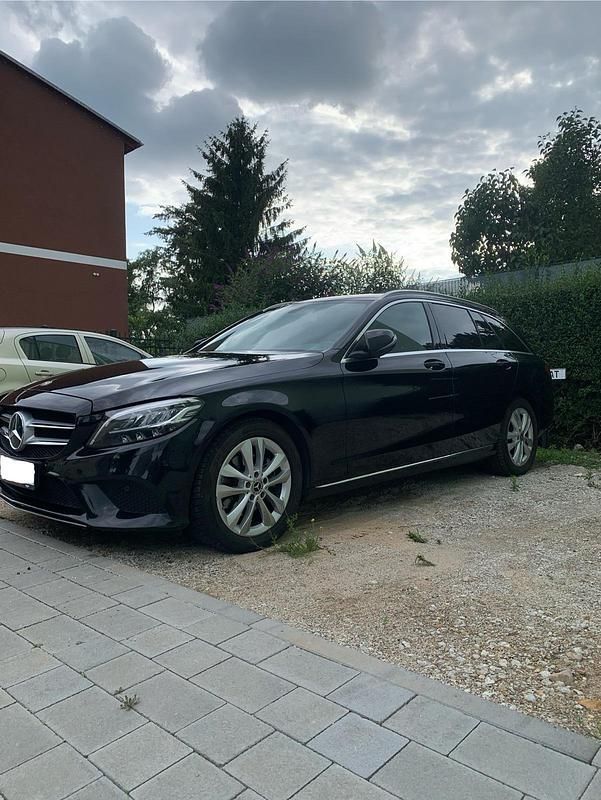 Schwarz Gebraucht 2019 Mercedes C220 Kombi | 19.999 € (Fairer Preis) - Bild 1/4