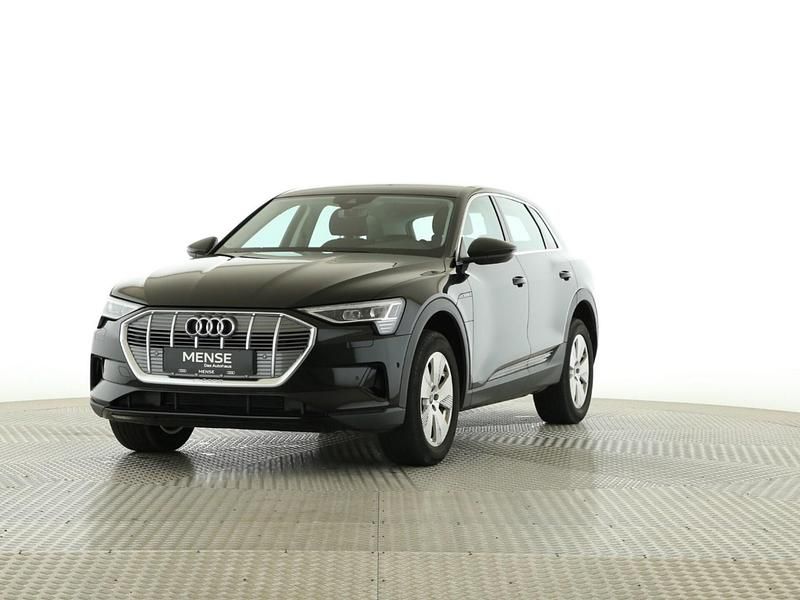 Gebraucht Audi e-tron Basis 230 kW (313 PS) 2022 Brilliantschwarz SUV