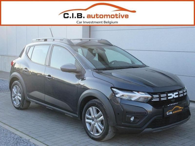 Grau Gebraucht 2023 Dacia Sandero Stepway Limousine | 11.900 € (Fairer Preis) - Bild 1/4