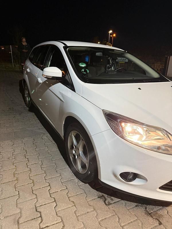Gebraucht Ford Focus 2014 Weiß Kombi