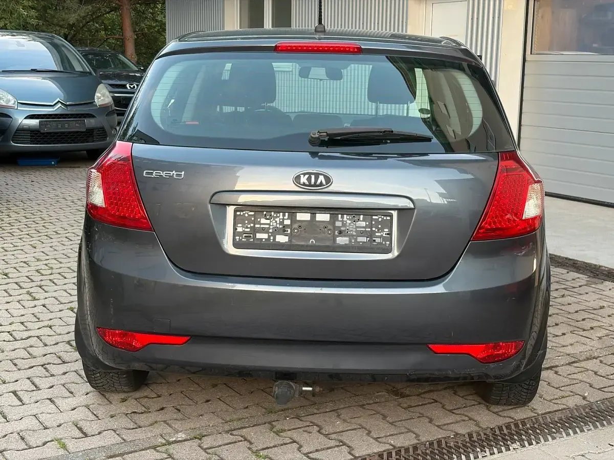 Gebraucht Kia Ceed 90 PS (66 kW) 2011 Grau Kleinwagen