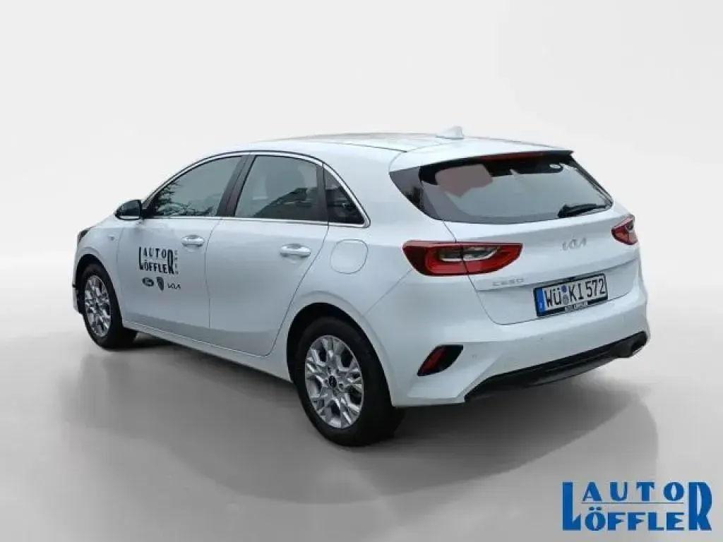 Gebraucht Kia Ceed Vision 140 PS (102 kW) 2025 Cararraweiß Kleinwagen