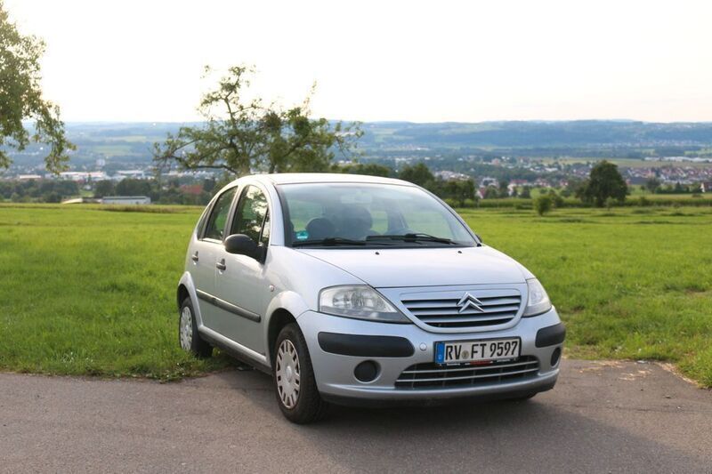 Silber Gebraucht 2003 Citroën C3 Kleinwagen | 700 € (Superpreis) - Bild 1/4