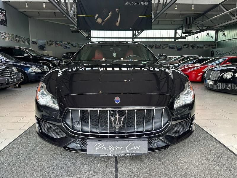 Schwarz Gebraucht 2017 Maserati Quattroporte Limousine | 61.949 € - Bild 1/4