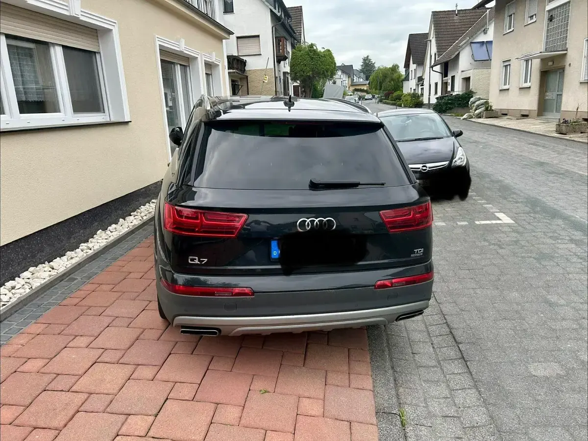 Gebraucht Audi Q7 Ambiente 272 PS (200 kW) 2015 Schwarz SUV