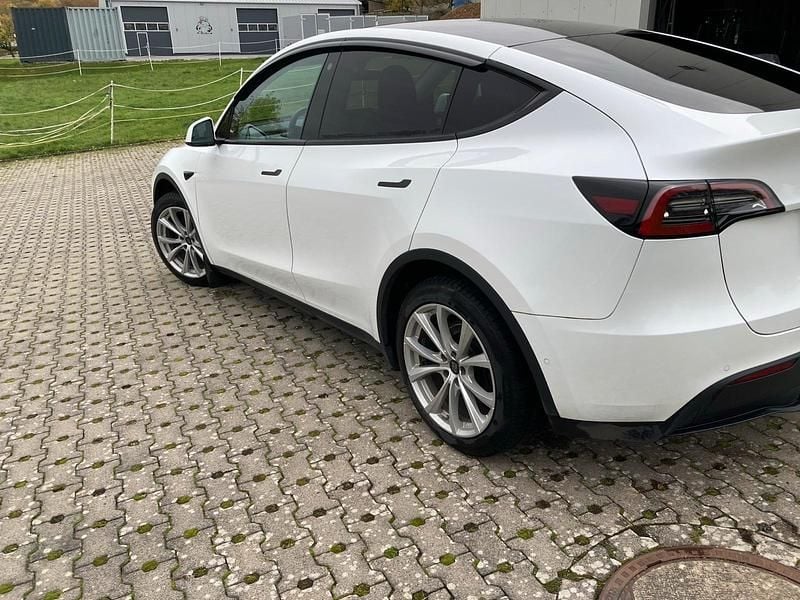 Weiß Gebraucht 2022 Tesla Model Y Performance SUV | 32.000 € (Superpreis) - Bild 1/4