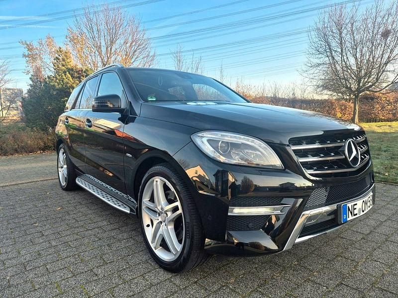 Schwarz Gebraucht 2012 Mercedes ML350 AMG SUV | 18.900 € (Guter Preis) - Bild 1/4