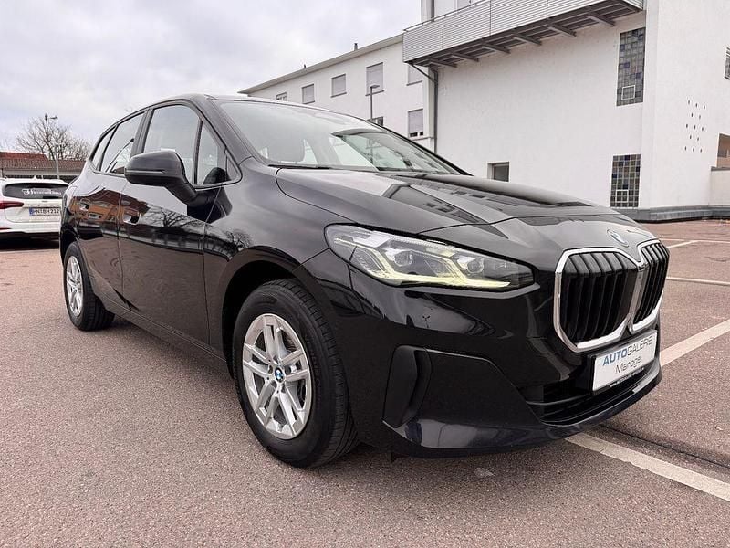 Gebraucht BMW 220 Active Tourer 170 PS (125 kW) 2023 Schwarz Van / Kleinbus
