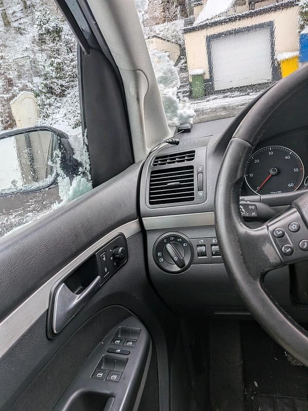 Gebraucht VW Touran 105 PS (77 kW) 2008 Schwarz Van / Kleinbus