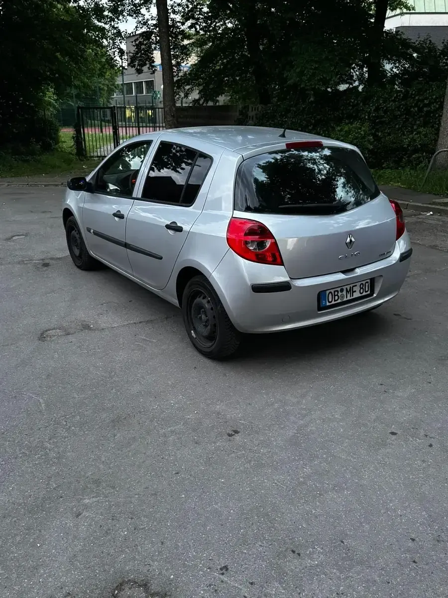 Brugt Renault Clio II 75 HK (55 kW) 2007 Sølv Hatchback