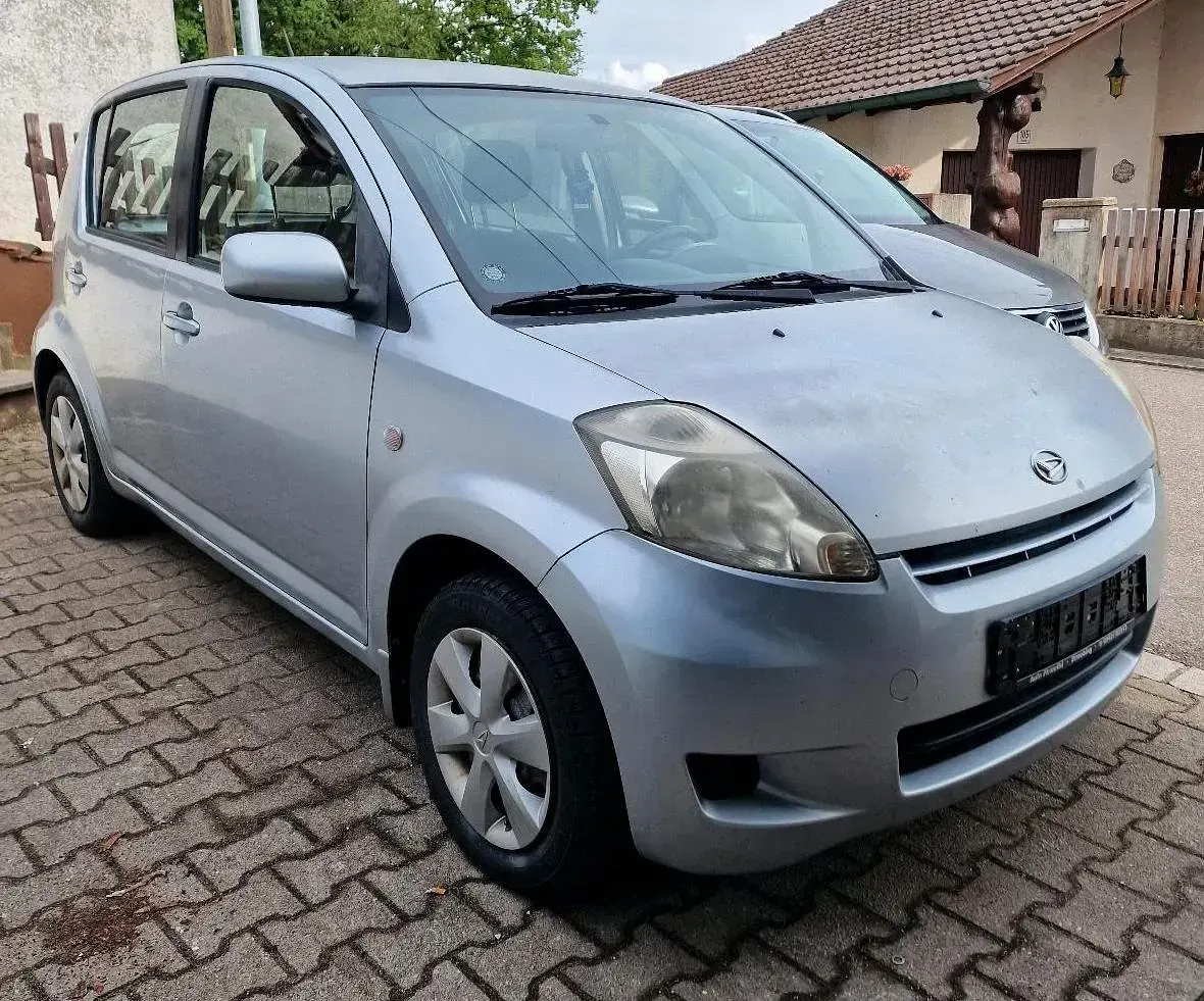 Gebraucht Daihatsu Sirion 70 PS (51 kW) 2008 Silber Kleinwagen