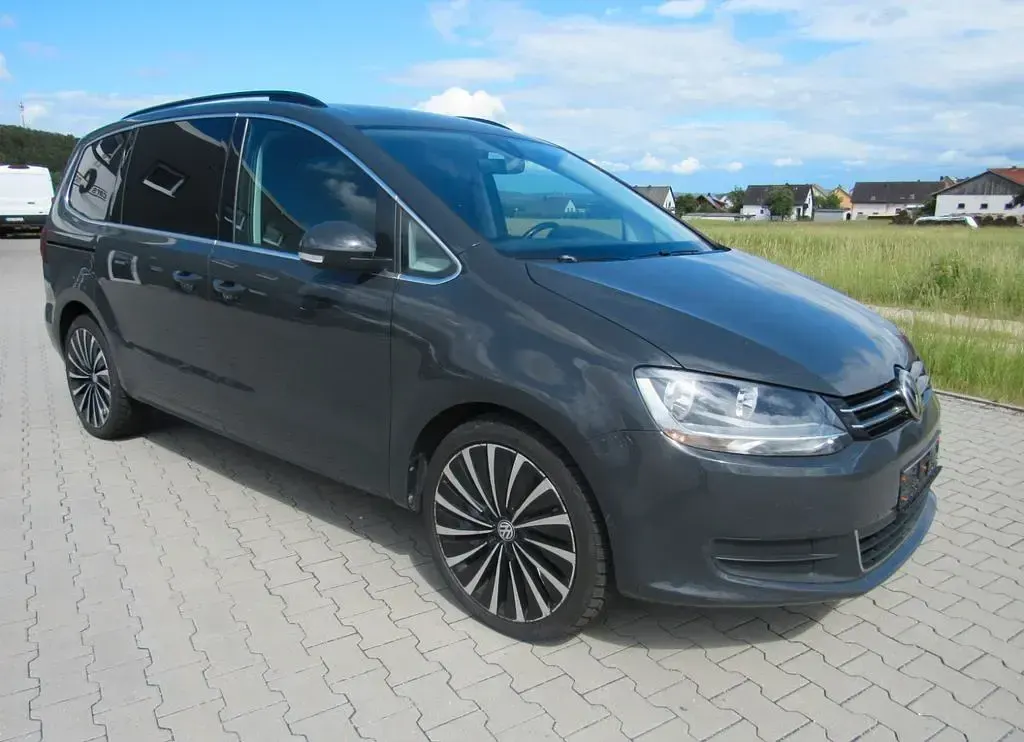 Gebraucht VW Sharan Comfortline 177 PS (130 kW) 2019 Grau Van / Kleinbus