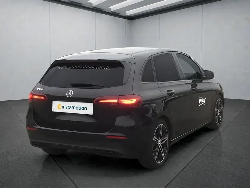 Gebraucht Mercedes B180 136 PS (100 kW) 2025 Schwarz Kleinwagen