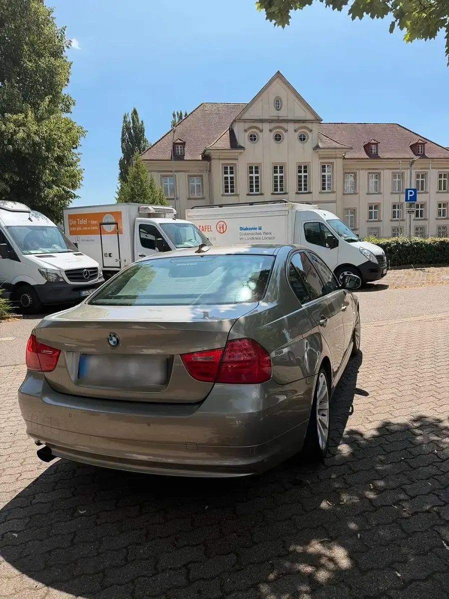 Gebraucht BMW 318 Lifestyle 143 PS (105 kW) 2011 Beige Limousine