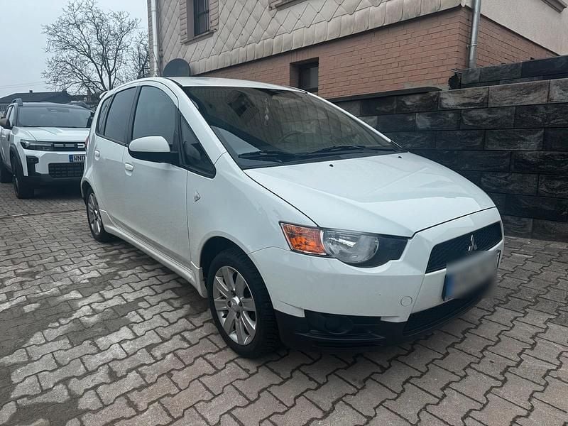 Gebraucht Mitsubishi Colt 95 PS (69 kW) 2012 Weiß Kleinwagen