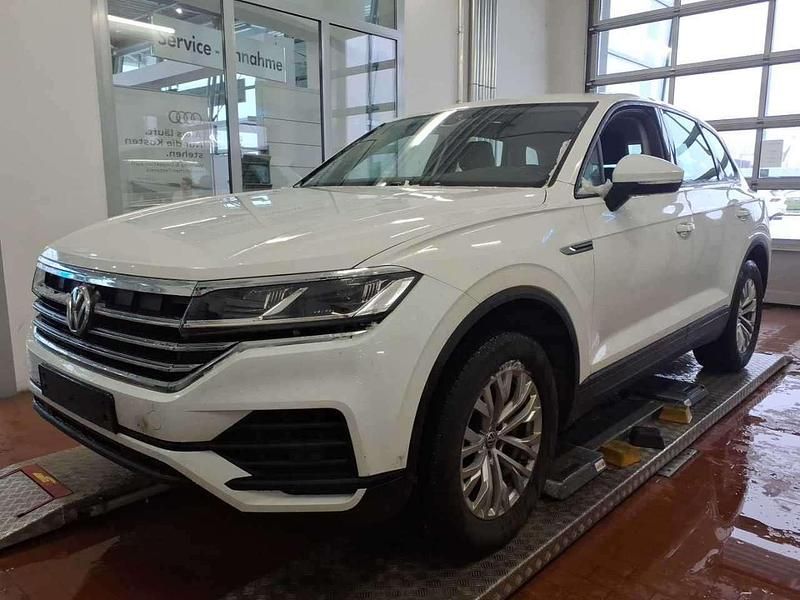 Gebraucht VW Touareg Basis 231 PS (169 kW) 2019 Pure white SUV