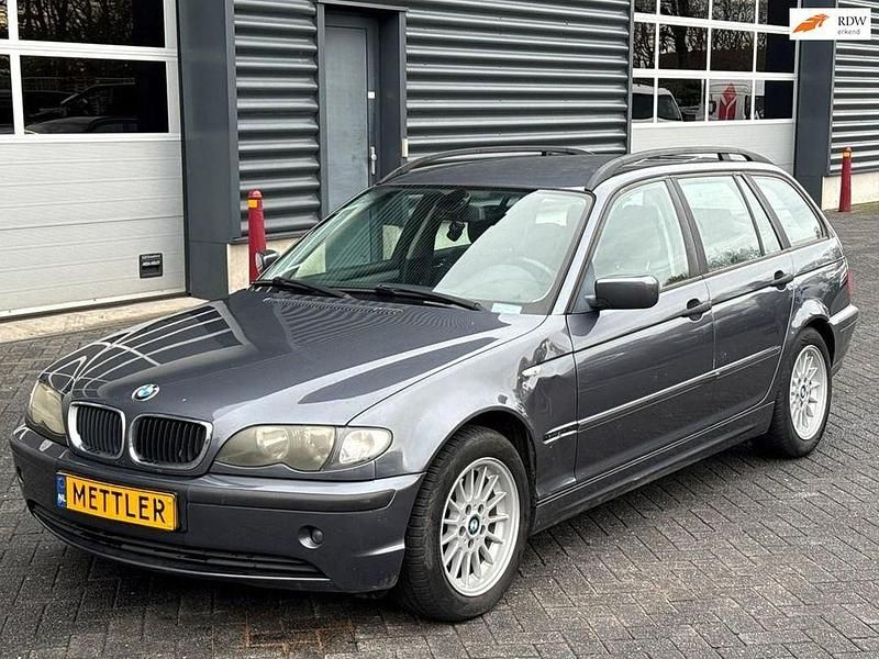 Grau Gebraucht 2002 BMW 318 Executive Kombi | 1.350 € (Guter Preis) - Bild 1/4