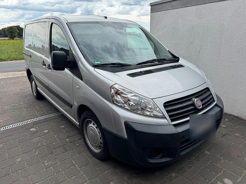 Silber Gebraucht 2014 Fiat Scudo Van / Kleinbus | 4.990 € - Bild 1/4