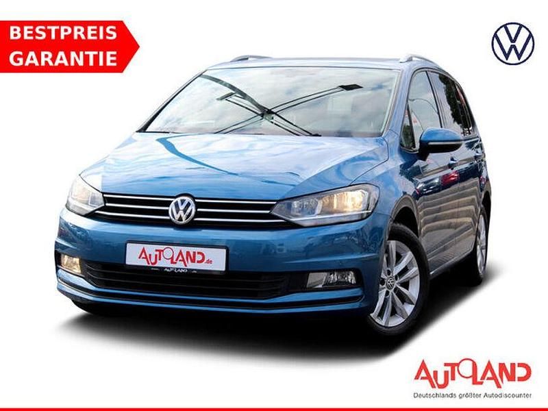 Blau Gebraucht 2016 VW Touran Comfortline Van / Kleinbus | 16.990 € (Etwas zu teuer) - Bild 1/4