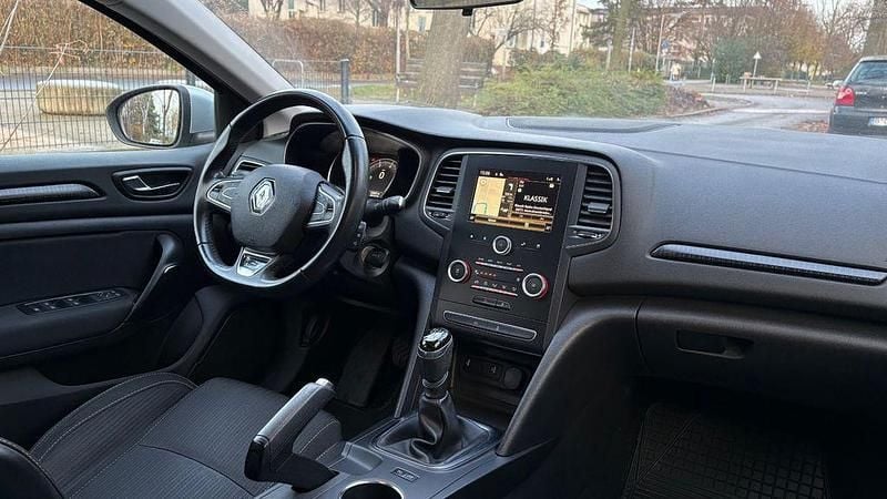 Silber Gebraucht 2016 Renault Mégane III Life Limousine | 6.650 € (Guter Preis) - Bild 1/4