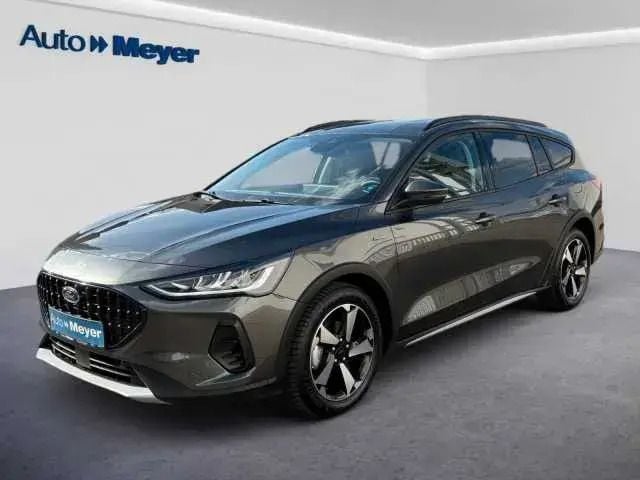 Grau Gebraucht 2024 Ford Focus Active X Limousine | 26.990 € (Fairer Preis) - Bild 1/4