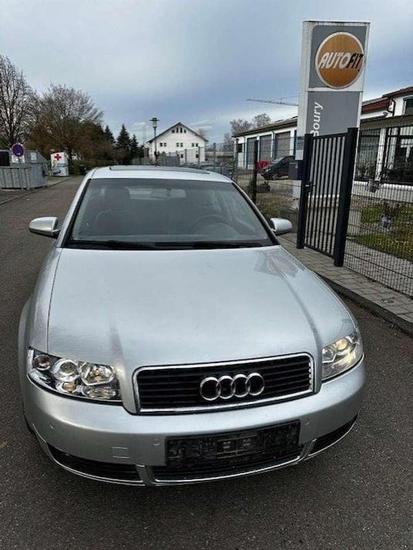 Grau Gebraucht 2004 Audi A4 Limousine | 1.599 € (Guter Preis) - Bild 1/4