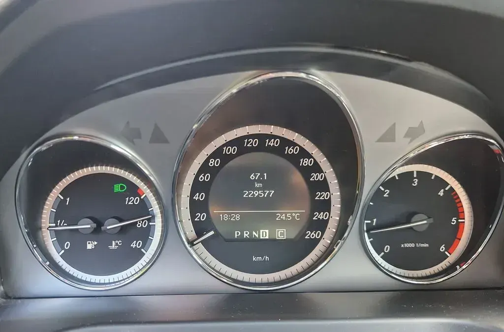 Gebraucht Mercedes 200 136 PS (100 kW) 2010 Silber Limousine