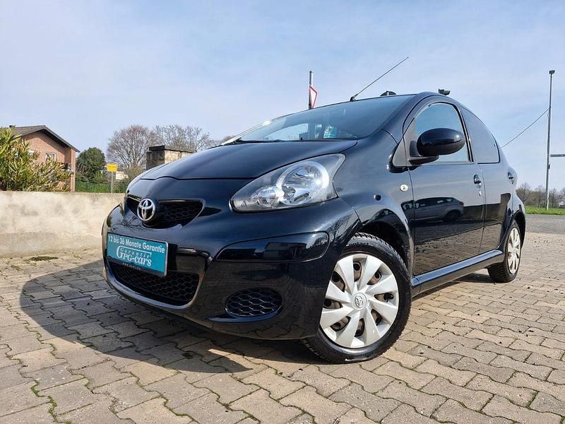 Gebraucht Toyota Aygo 68 PS (50 kW) 2011 Schwarz Kleinwagen