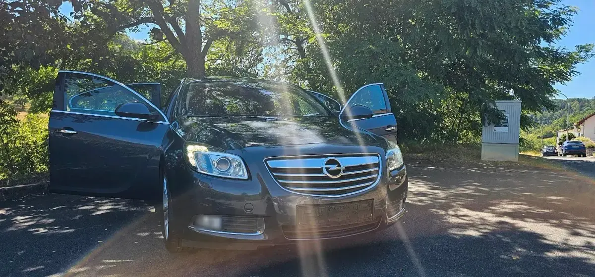 Gebraucht Opel Insignia 260 PS (191 kW) 2010 Blau Limousine