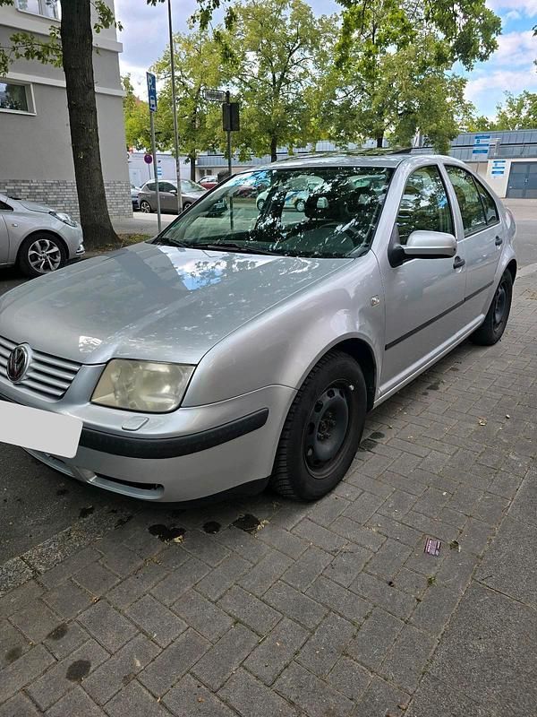 Silber Gebraucht 2002 VW Bora Limousine | 1.300 € (Guter Preis) - Bild 1/4