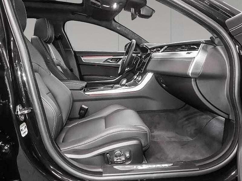 Gebraucht Jaguar XF R-Dynamic 206 PS (151 kW) 2024 Santorini black